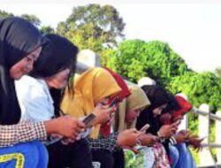 Apa Benar,,?? Like Tidak Sama dengan Luhur: Pendidikan Karakter di Era Hoaks dan Hype