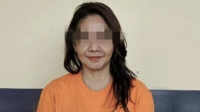 Mantan artis drama kolosal, Sekar Arum Widara (41) diduga memakai uang palsu Rp10 juta untuk beramal di Masjid Istiqlal dalam rangka menyambut Lebaran.ANTARA/HO-Polres Metro Jakarta Selatan