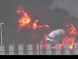 Ngeri! Pesawat Jemaah Haji Yaman Dibom Israel, Semua Hangus Tinggal Ekor